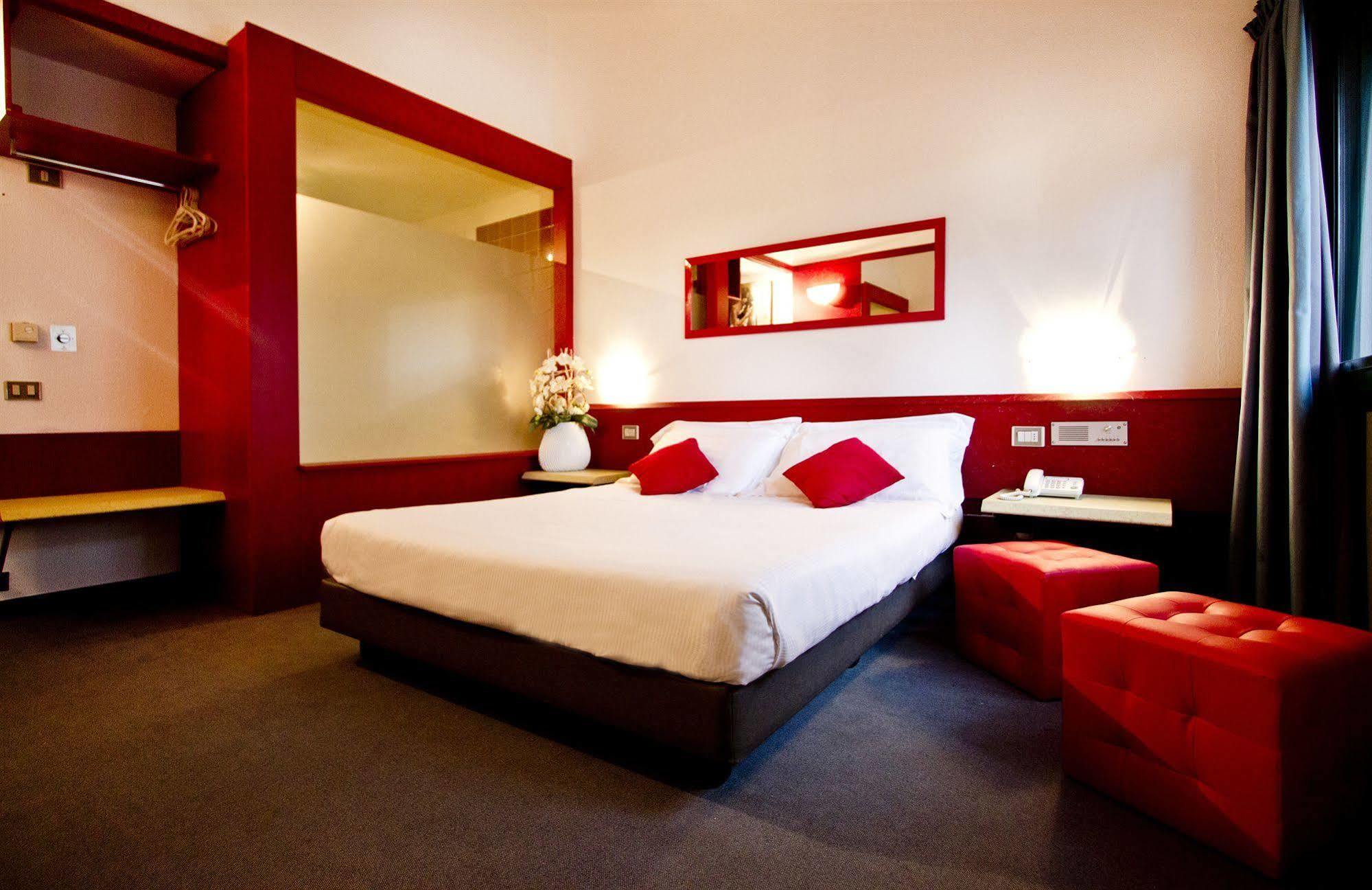 Green Hotel Motel Vergiate Exterior foto